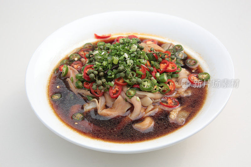 Duck intestines with hot chili sauce (椒汁鸭肠)